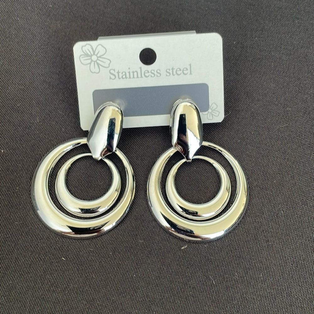 PERI’S SILVER EARRINGS